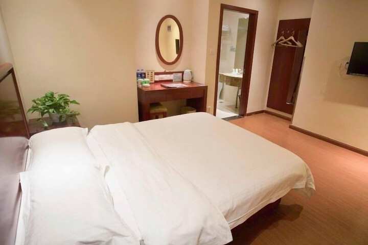 Room 10 of 21
