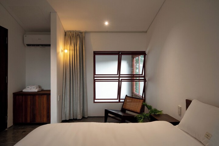 Room 16 of 53