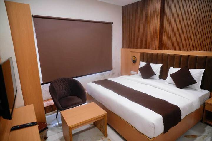 Room 12 of 17