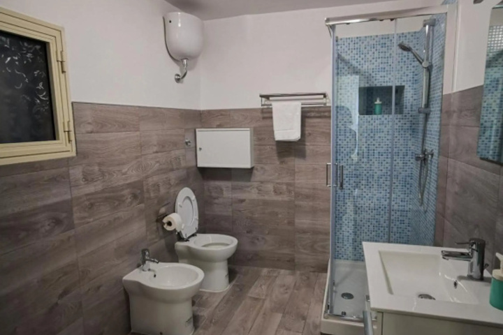 Room 8 of 25
