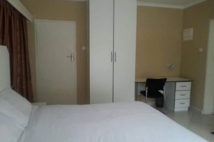 Room 4 of 15