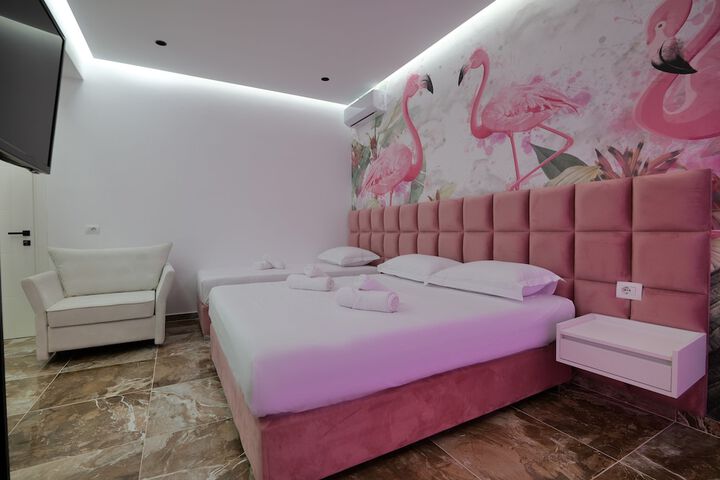 Room 5 of 105