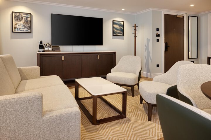 Room 41 of 170