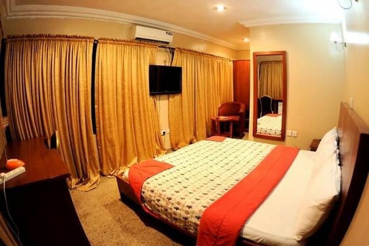 Room 2 of 20
