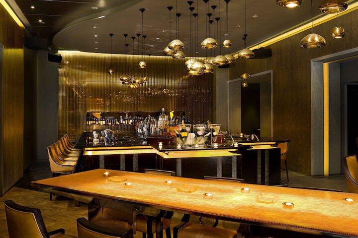 Lounge 52 of 65
