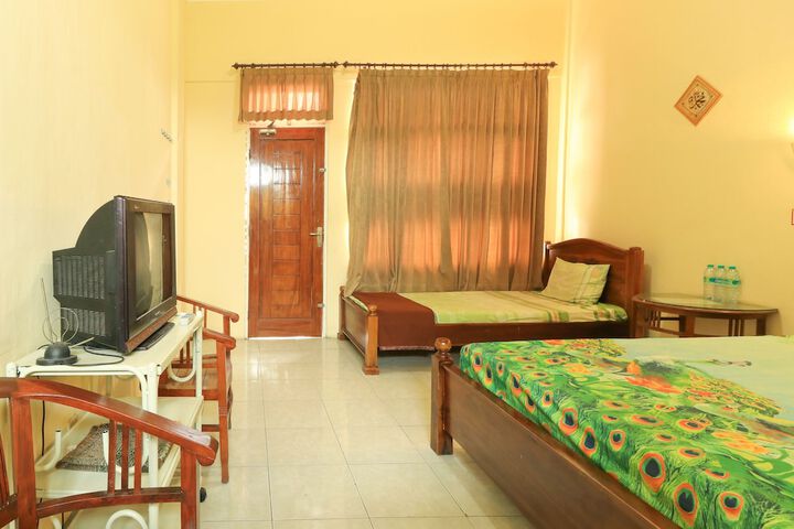 Room 6 of 33