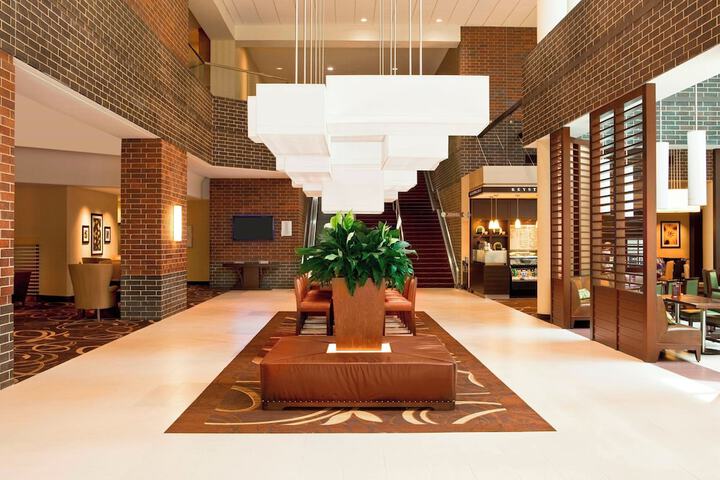 Lobby lounge