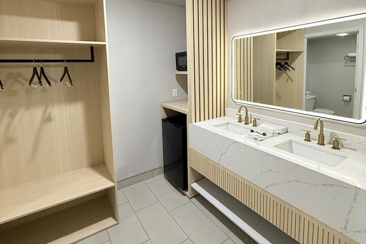 Room 35 of 54