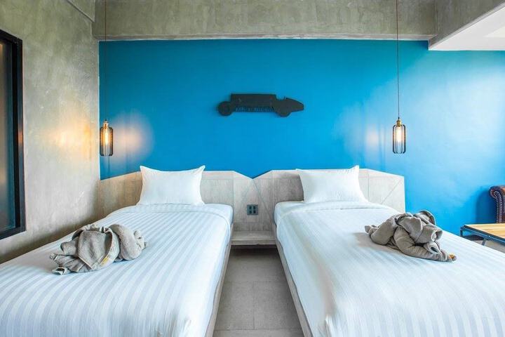 Room 8 of 48