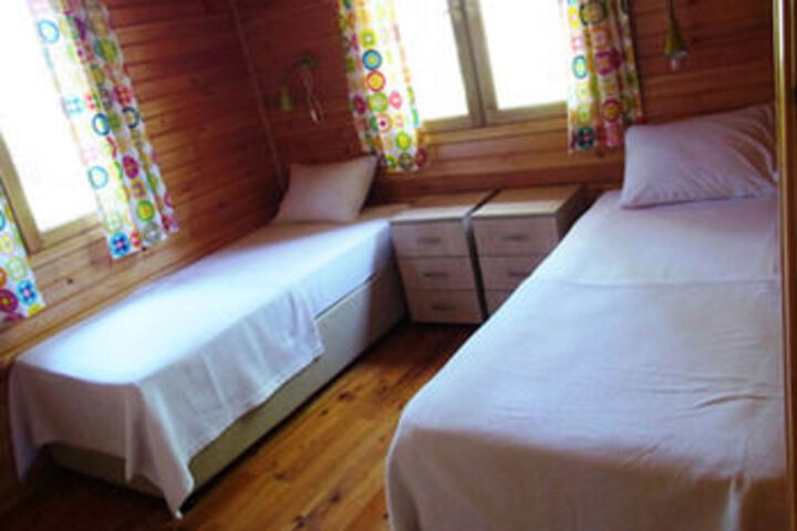 Room 9 of 28
