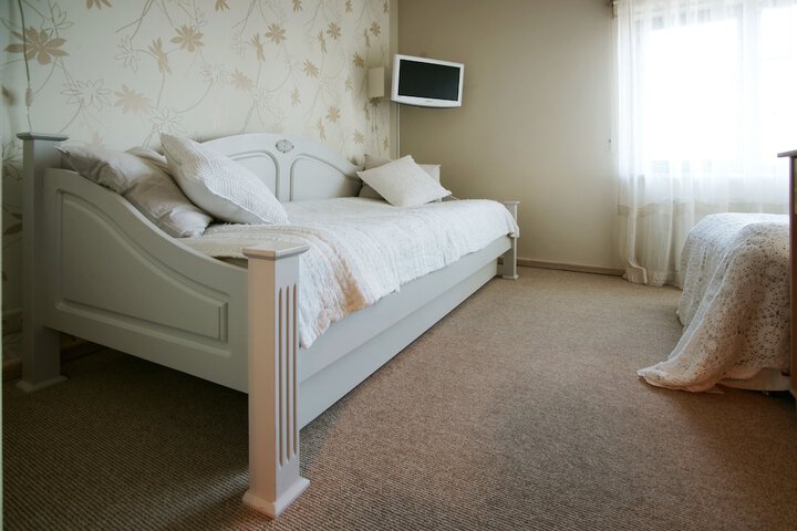 Room 5 of 62