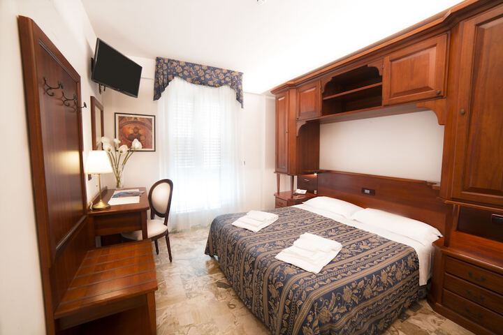Room 5 of 37