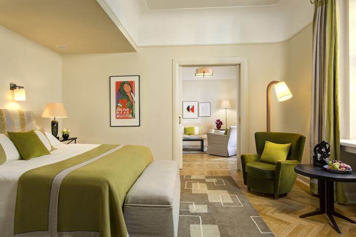 Room 17 of 208