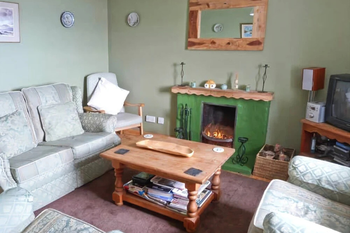 Room 4 of 8