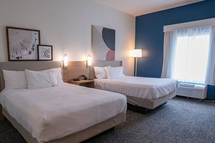 Room 4 of 16