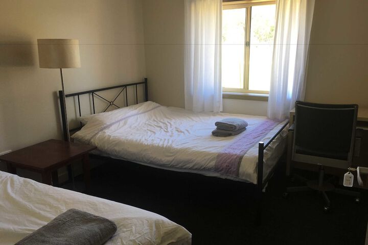 Room 4 of 140