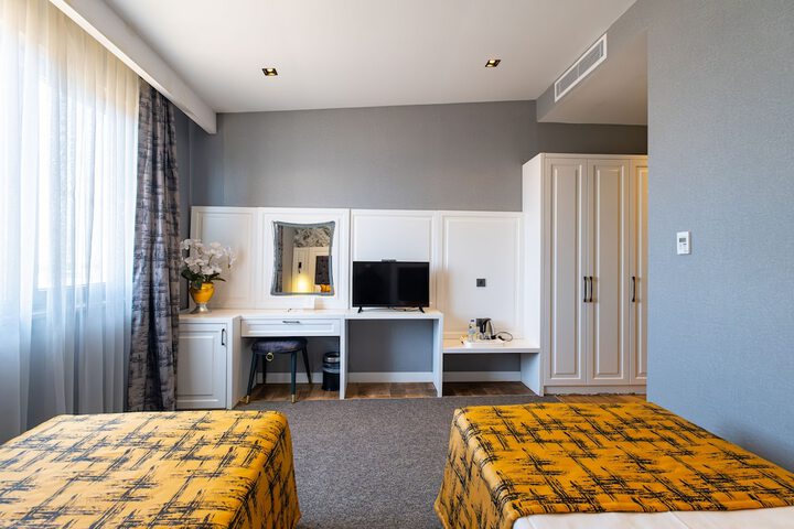 Room 10 of 51