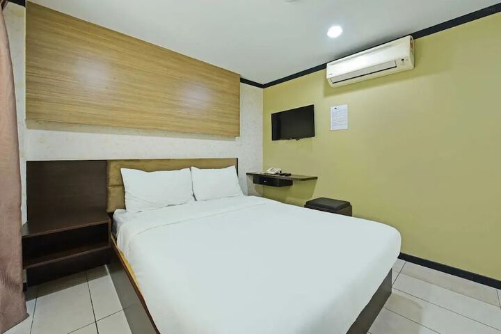 Room 8 of 34