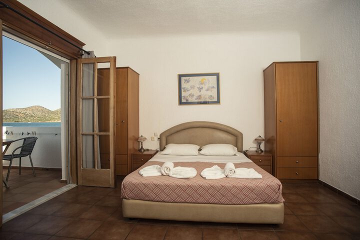 Room 2 of 63