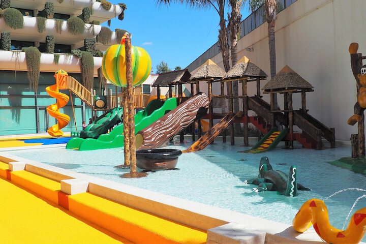 Pool Hotel