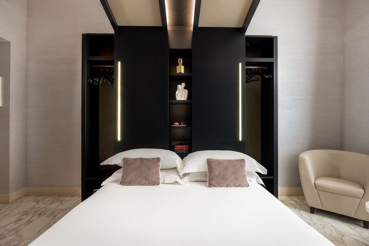 Room 53 of 84