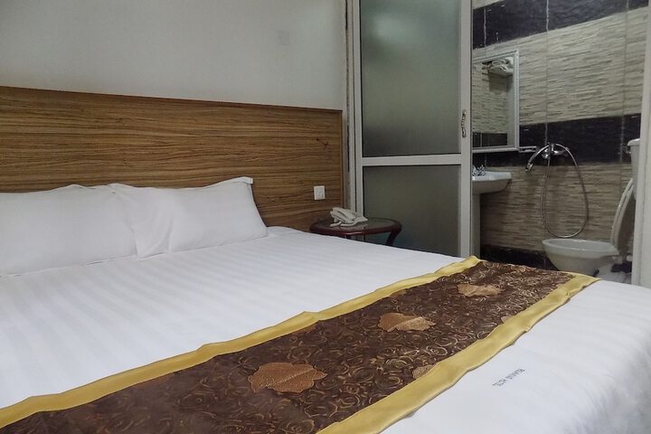 Room 3 of 37