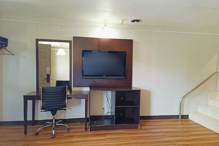 Room 9 of 38