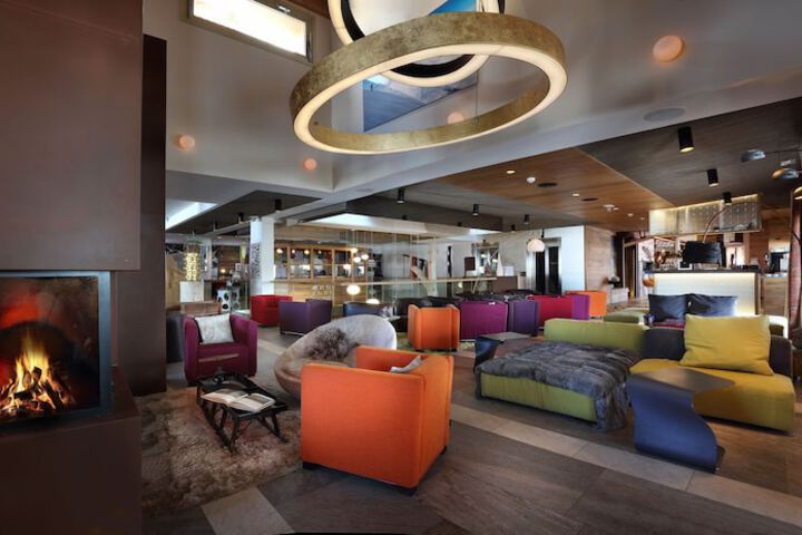 Lounge 162 of 172