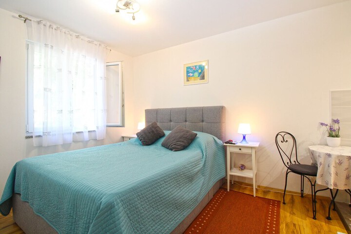 Room 5 of 15