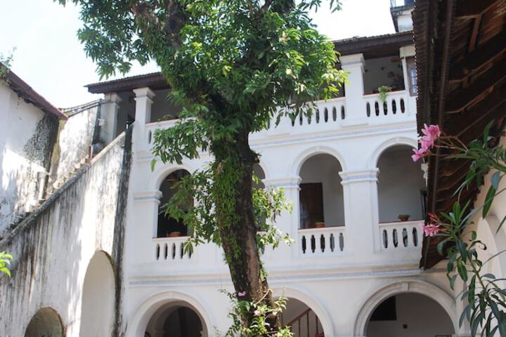Hotel Exterior 41 of 43