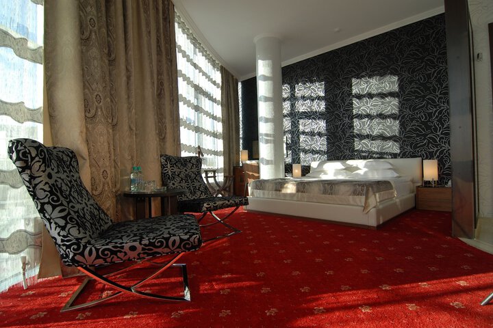 Room 14 of 30