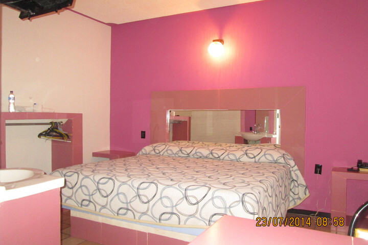 Room 7 of 16