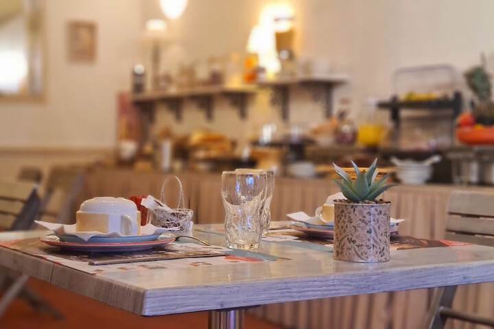 Breakfast/Coffee Service 19 of 25