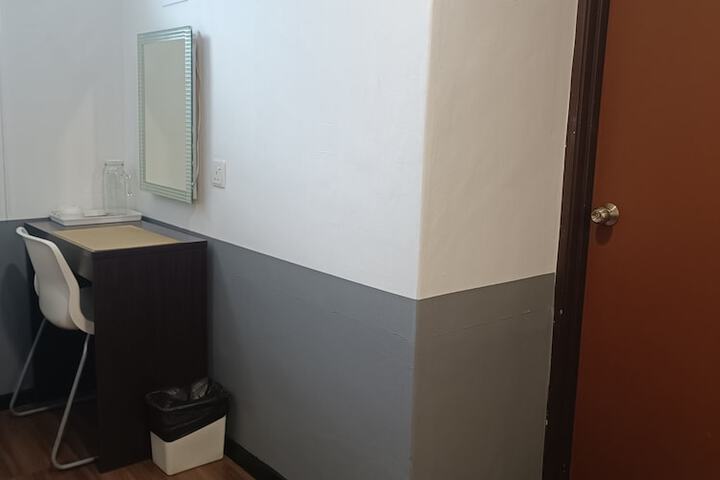 Room 9 of 20