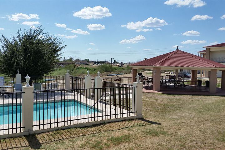Pool 40 of 47