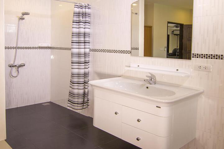 Room 1 of 7