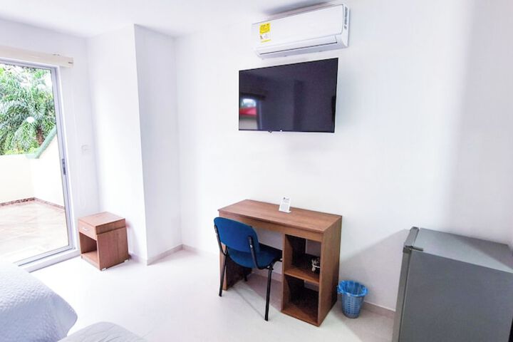 Room 33 of 76