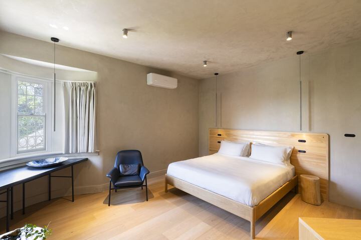 Room 12 of 34