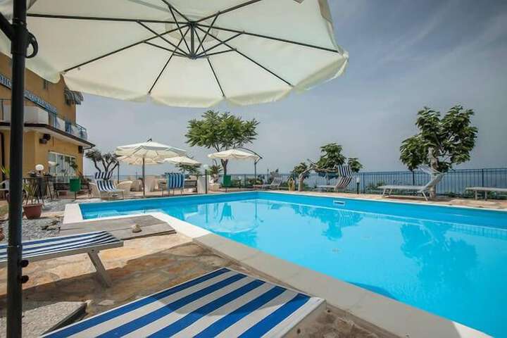 Pool Hotel