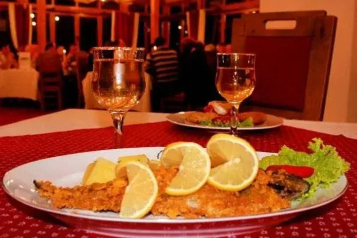 Dining 27 of 34