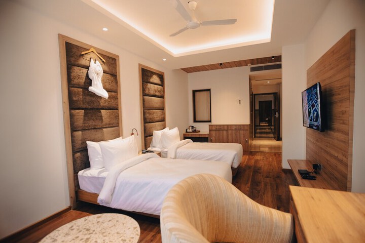 Room 4 of 37