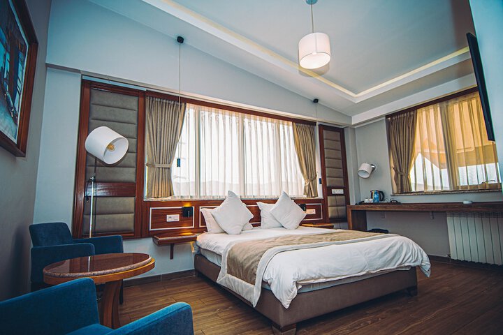 Room 5 of 82