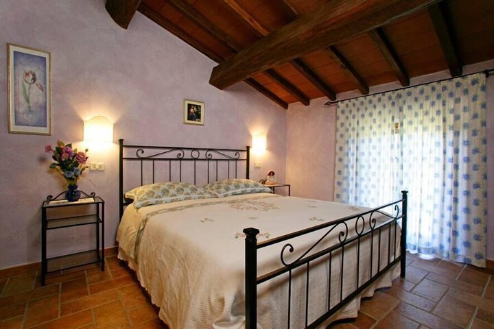 Room 10 of 73