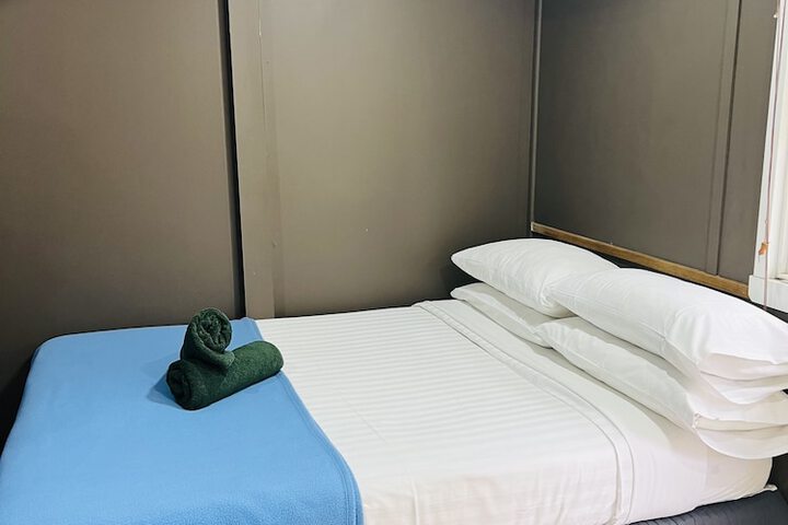 Room 3 of 180