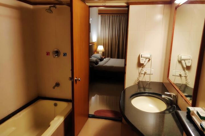 Room 23 of 85