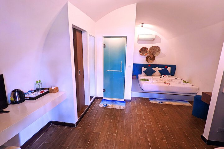 Room 8 of 109