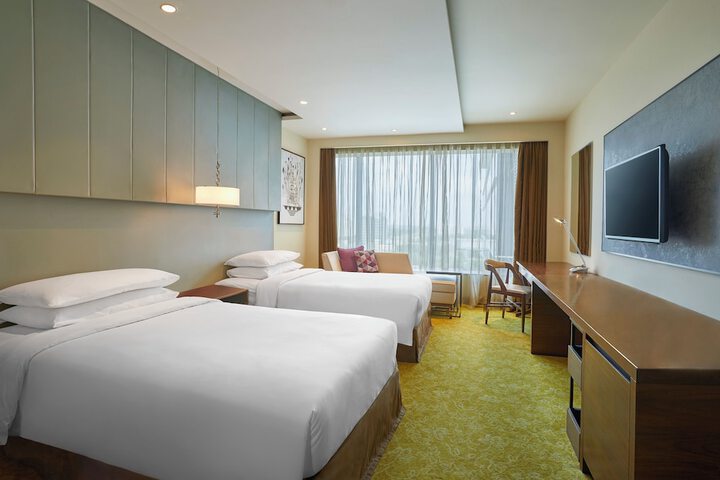 Room 6 of 77