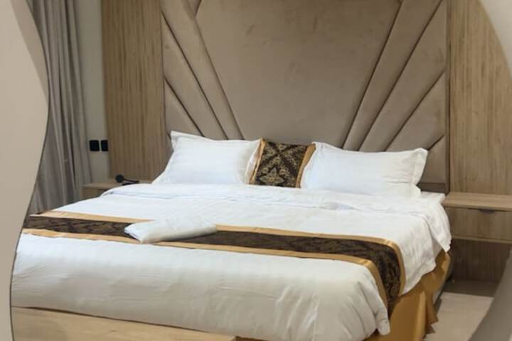 Room 5 of 15