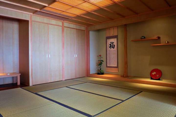 Room 12 of 165