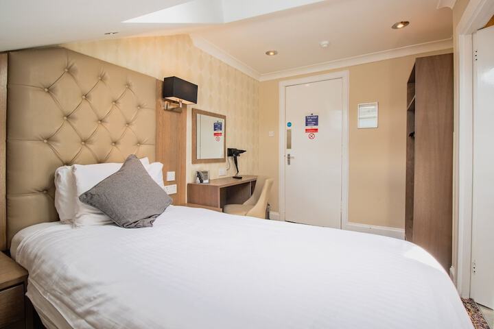 Room 40 of 89